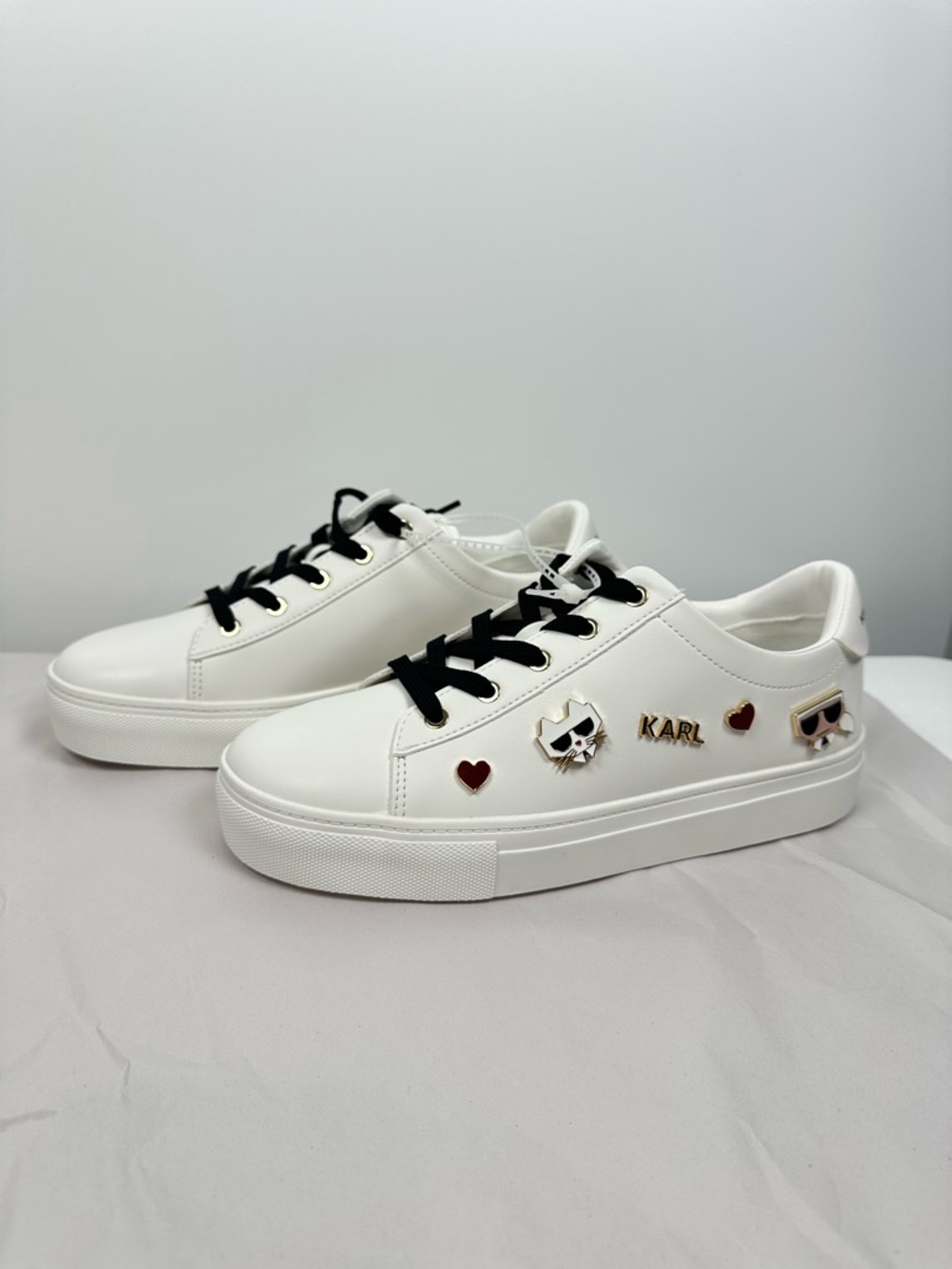 Karl Lagerfeld Paris Womens Cate Pins Cute Logo Charm White Sneakers Size 8‎